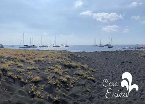 Casa vacanza vista mare a Stromboli spiaggia